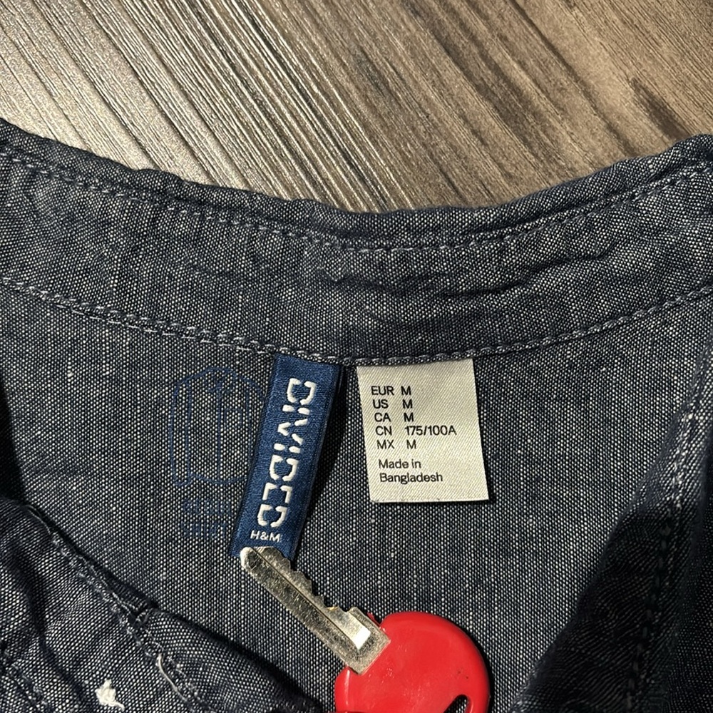 H&M Divided chambray button up - Picture 3 of 3